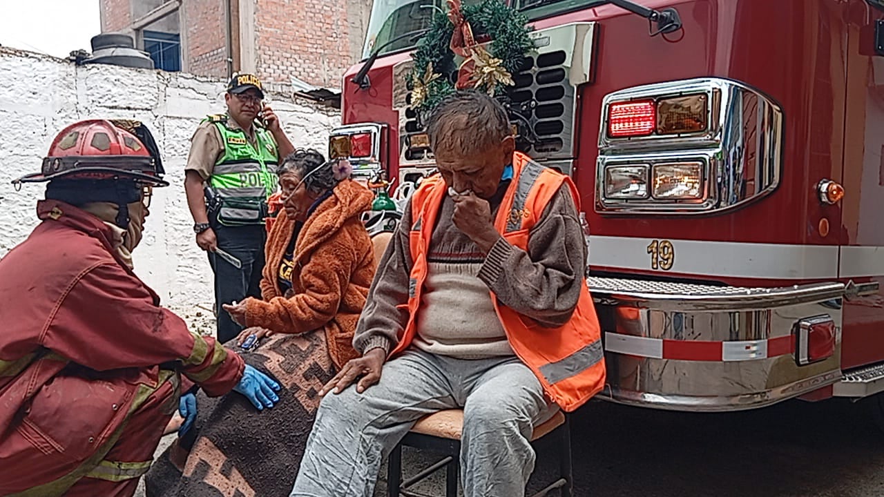 Adultos mayores lo perdieron todo en incendio de su vivienda. (Foto: GEC)