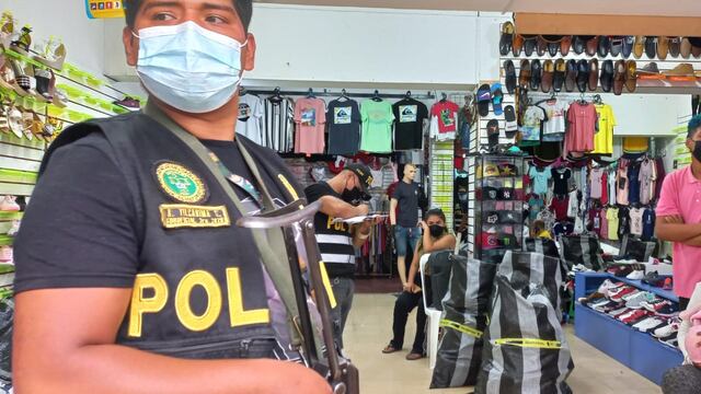 Ica: Policía incauta 15 sacos de ropa y calzados adulterados