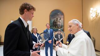 Papa León XIV recibe al número uno del tenis mundial, Jannik Sinner, en el Vaticano