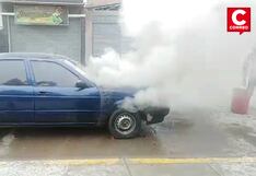 Vehículo con ocupantes a bordo se incendia en Huancayo (VIDEO)