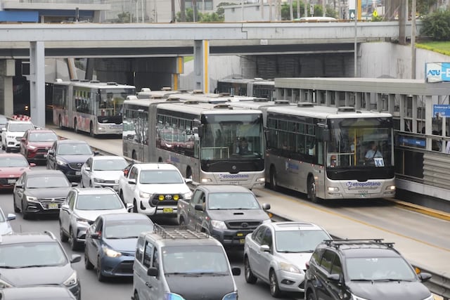 Triple choque en el Metropolitano deja al menos 40 heridos en Miraflores (Fotos: Violeta Ayasta/GEC)