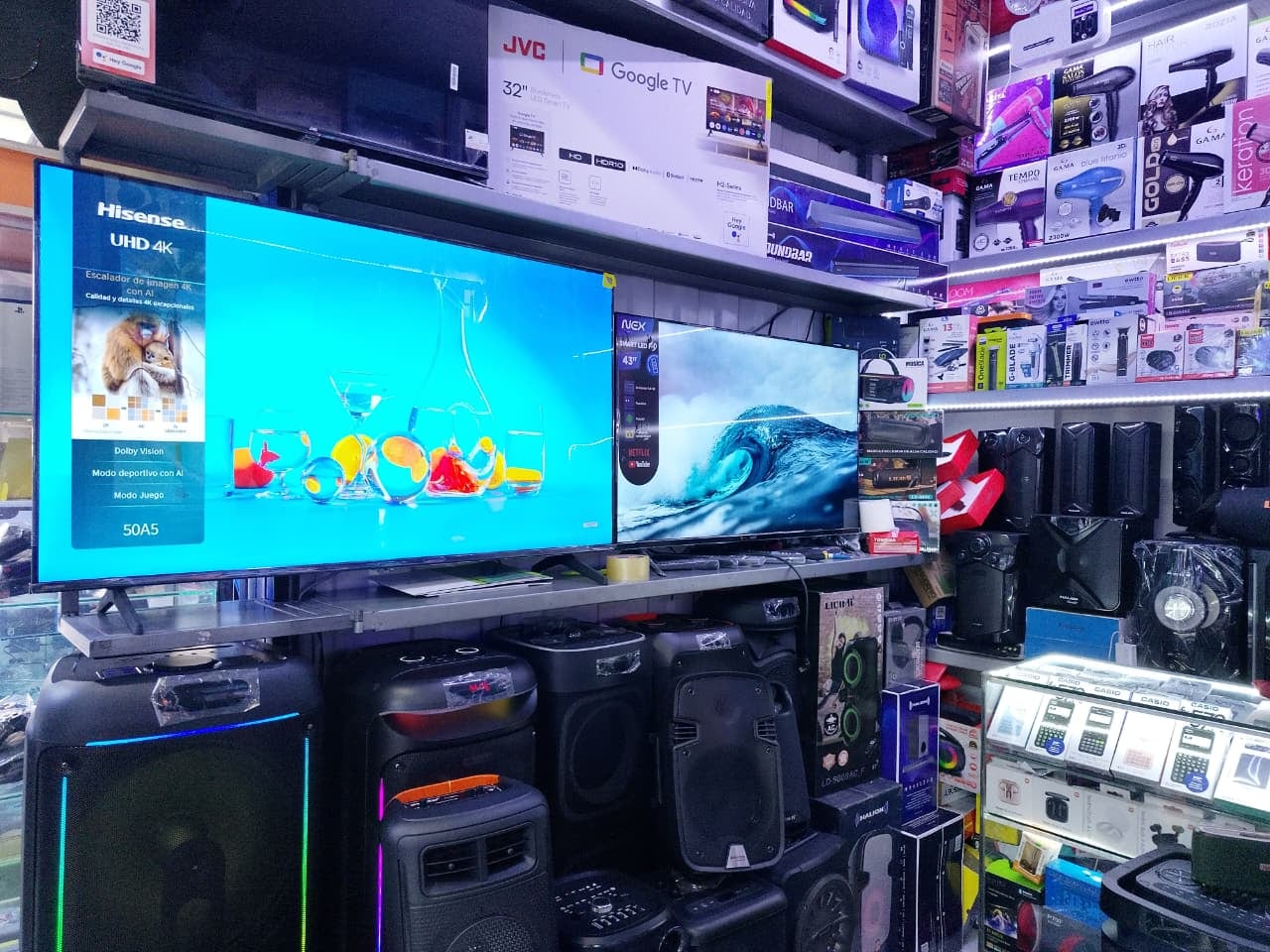 Televisores como regalos por el Día del Padre en el centro comercial La Barraca. (Foto: Flor Barrios/@photo.gec)