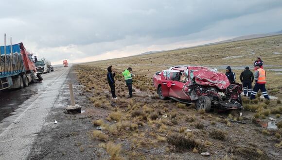 Impacto provocó que la camioneta termine afuera de la carretera (Foto: Difusión)