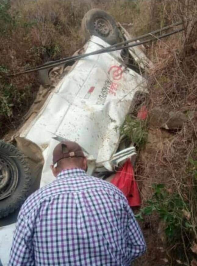 Vehículo de la empresa de transportes E&E cayó a un abismo de 200 metros en el distrito de Sinsicap, en la provincia de Otuzco.