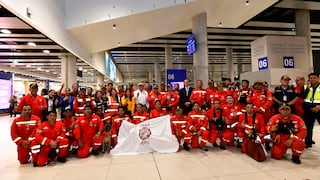 Bomberos peruanos retornan al país tras misión de rescate en Venezuela