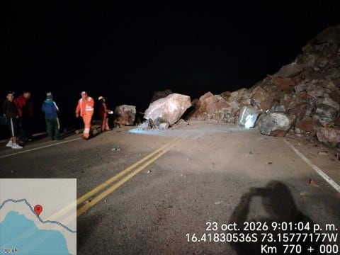 Nuevo derrumbe de rocas afectó la Panamericana Sur, en Arequipa. Foto: MTC.