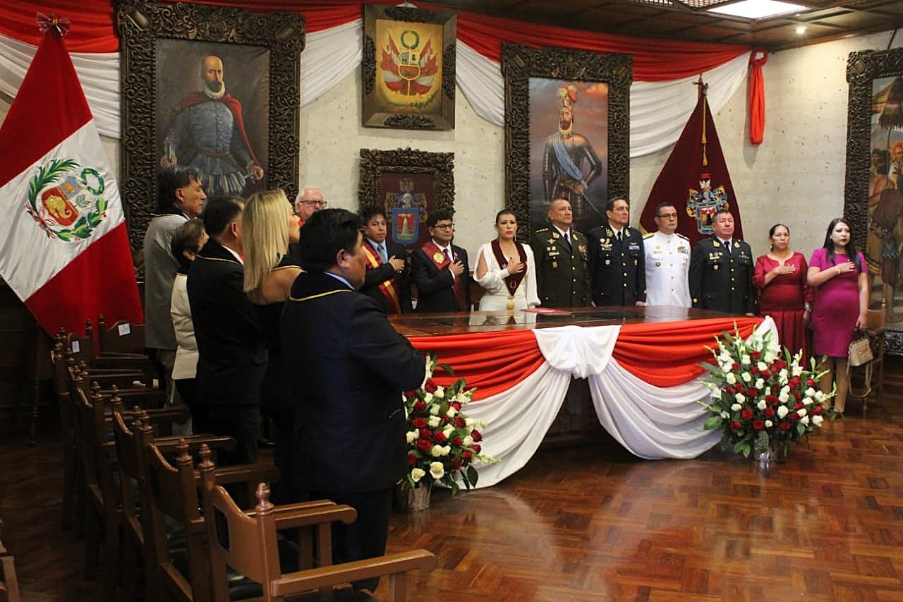 Autoridades de Arequipa conmemoran el CCV Aniversario de la Independencia del Perú. (Foto: Álvaro Figueroa/@photo.gec)