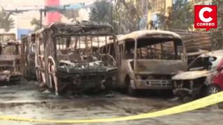 Incendio en cochera arrasa con 26 cústers de transporte público en Independencia (VIDEO)