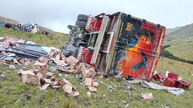 La Libertad: Camión cargado con productos de Vaso de Leche vuelca en Sánchez Carrión