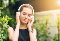 Uso excesivo de audífonos puede ocasionar sordera: Riesgo es alto en personas entre 12 y 35 años