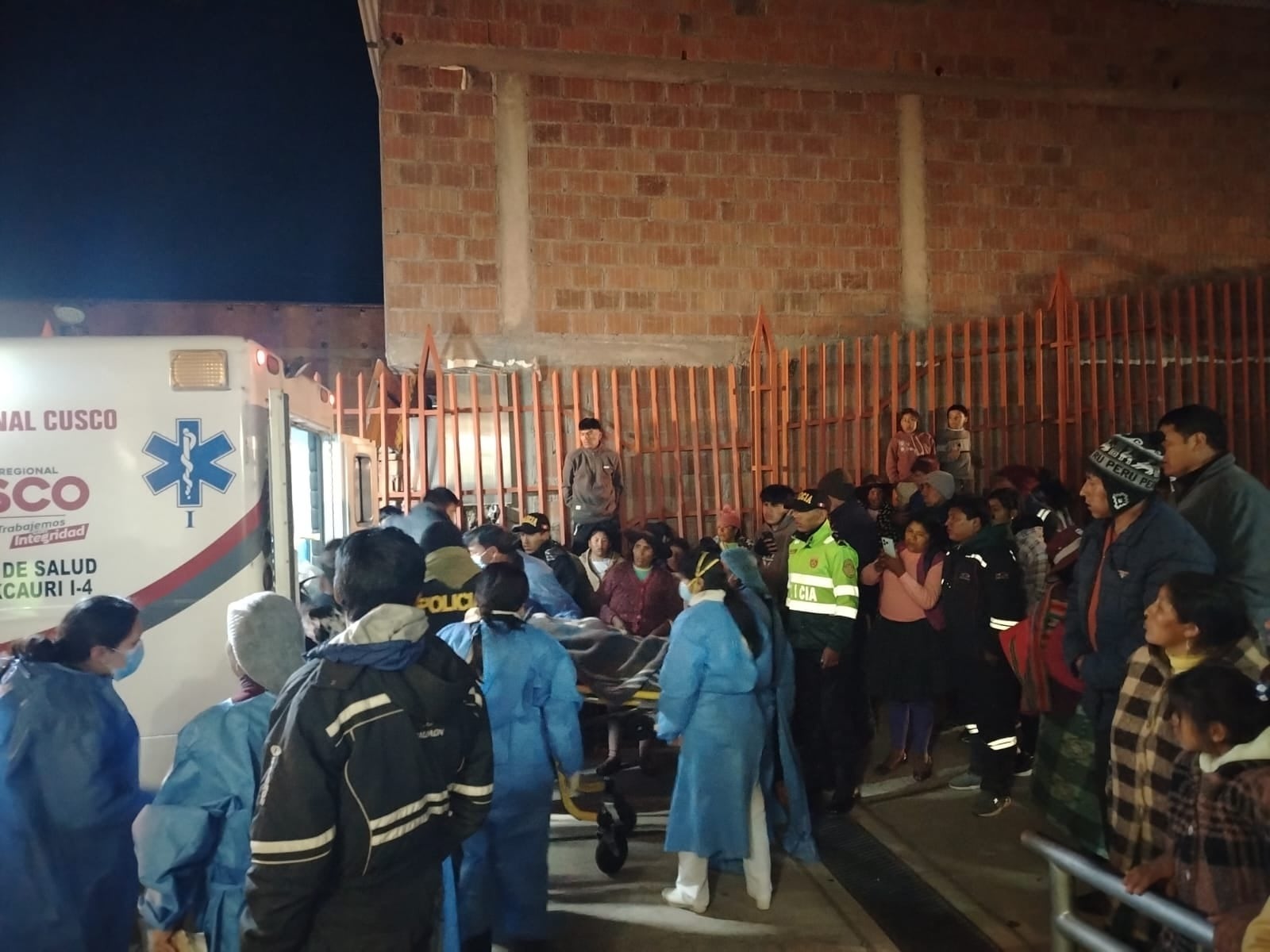 Comuneros de Paucartambo retornaban a casa cuando conductor de pesado vehículo perdió el control y se despistó. Unidad no tenía SOAT.