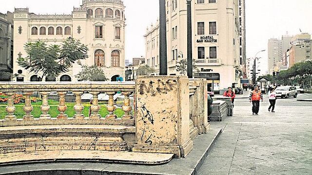 Prolima advierte deterioro y mal uso de la Plaza San Martín