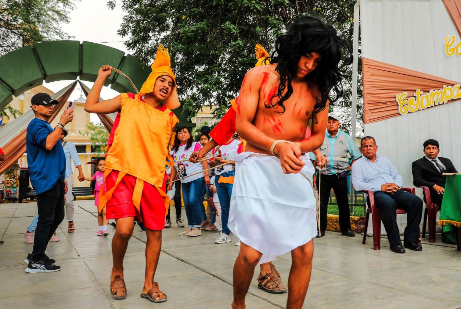 Organiza la comuna de Castilla para vivir la fe y la tradición religiosa.