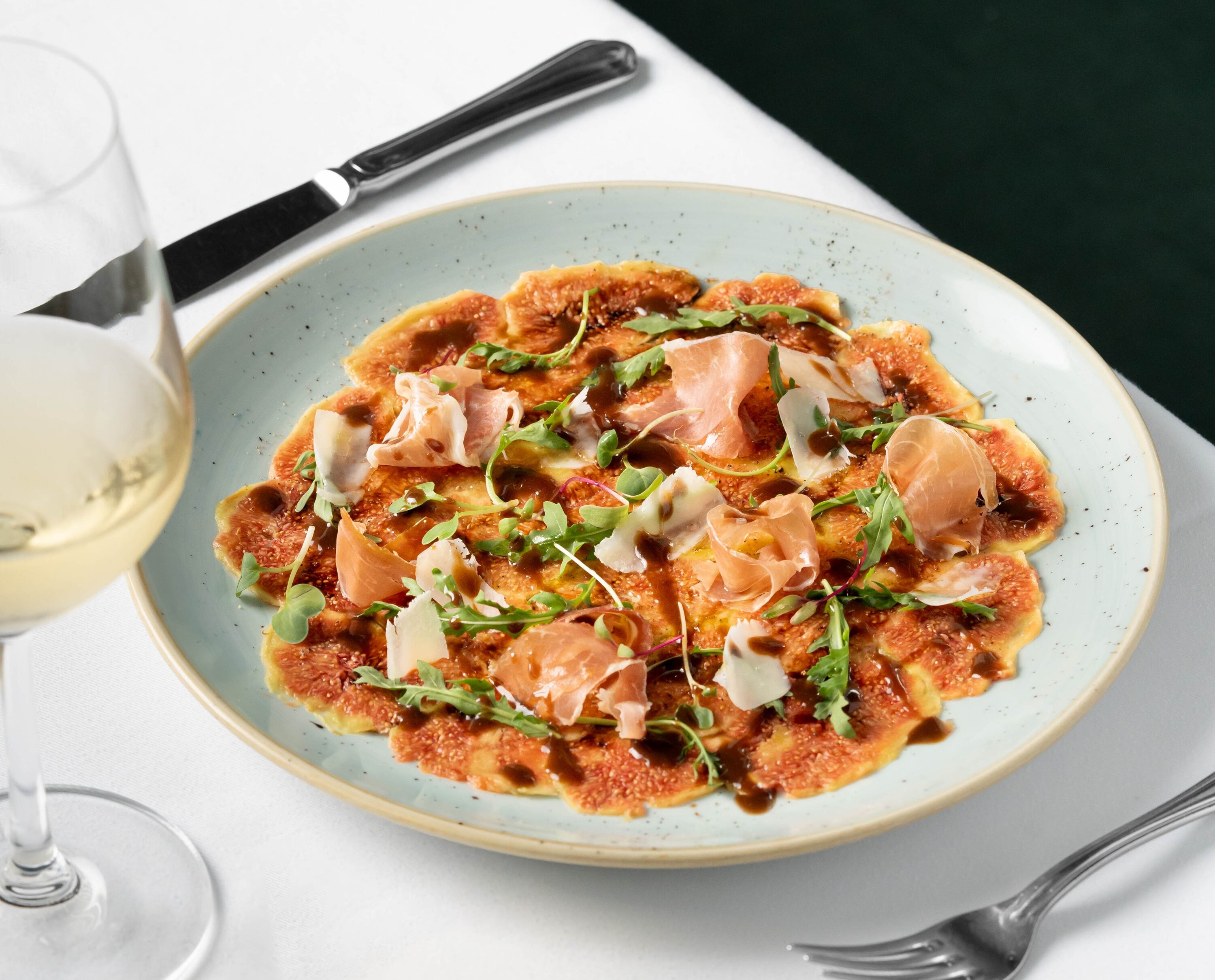 Sabores mediterráneos con ingredientes de temporada y el sello del chef Miguel Hernández.