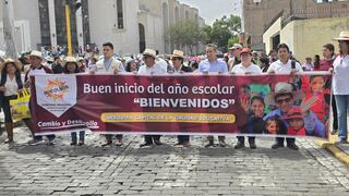 Con un pasacalle en Arequipa reciben el nuevo año escolar que empieza el 17 de marzo (VIDEO)