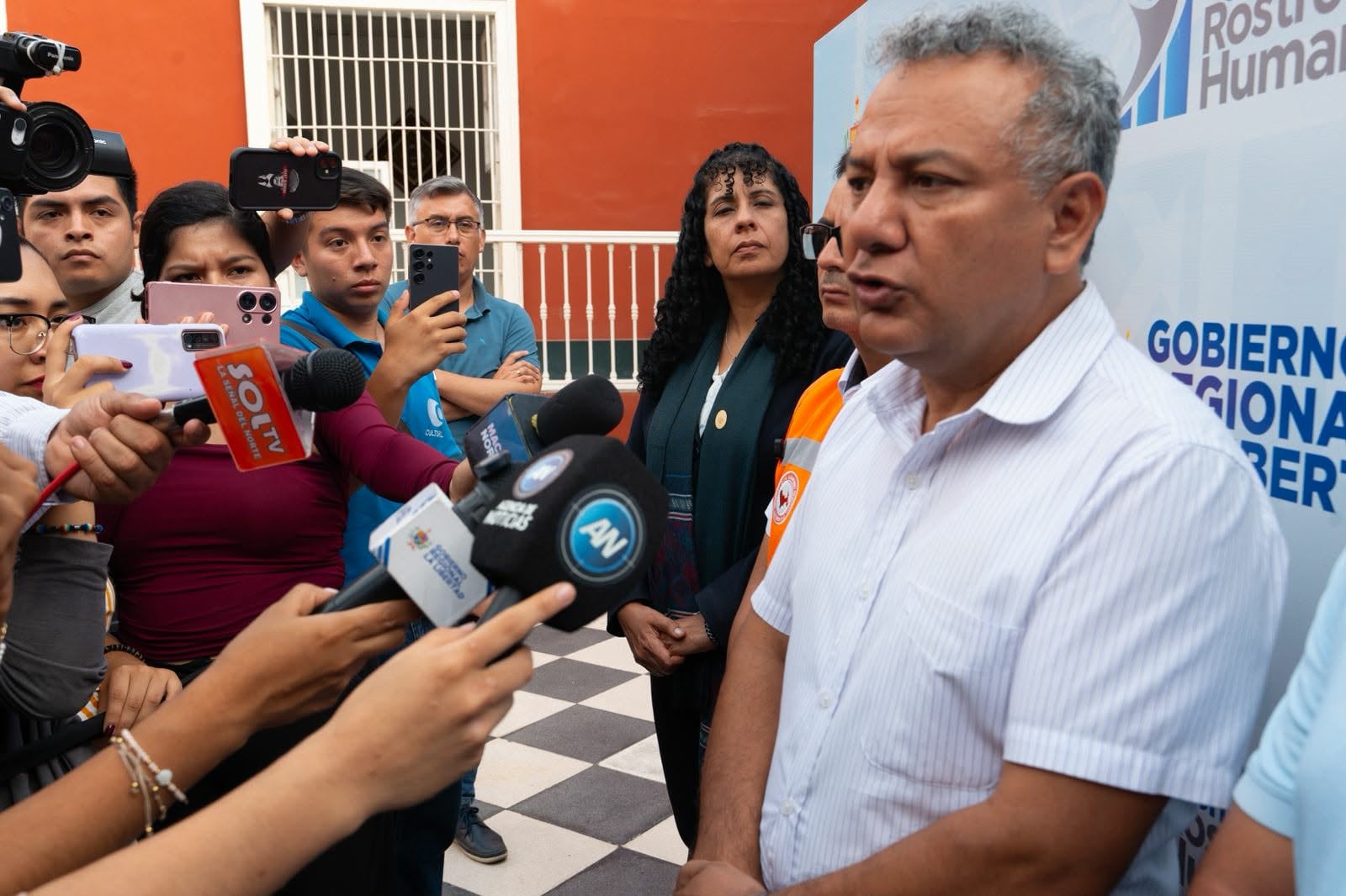 Gobierno Regional de La Libertad ha convocado a los alcaldes para mañana martes a las 9:30 a.m. para coordinar acciones y atender las posibles incidencias que tenga el periodo de lluvias en esta semana