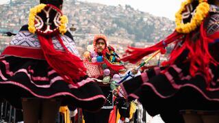 Fiestas del Cusco: escolares de secundaria sorprenden con danzas en la plaza mayor (FOTOS)