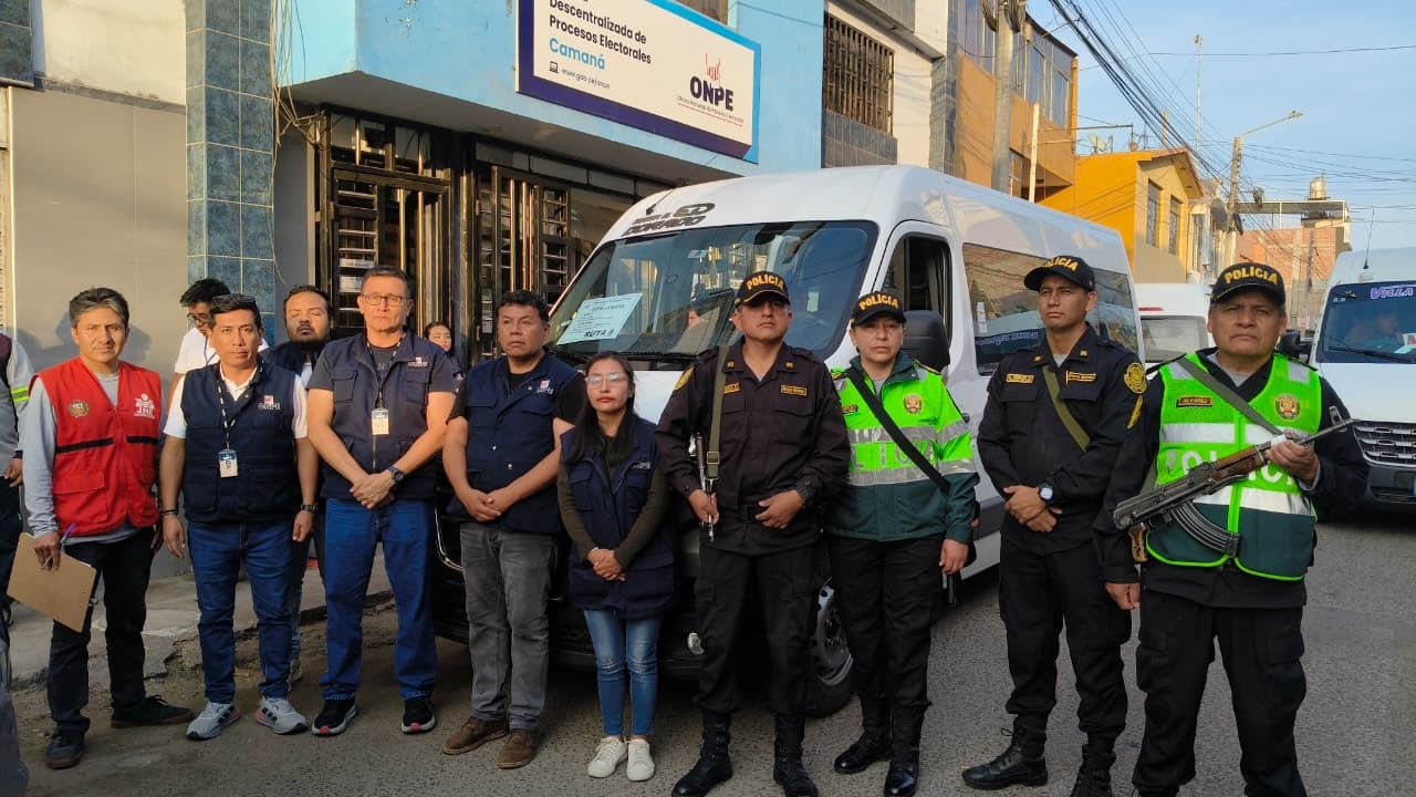 Despliegue del material electoral de Caravelí a Camaná. Foto: ODPE Camaná.