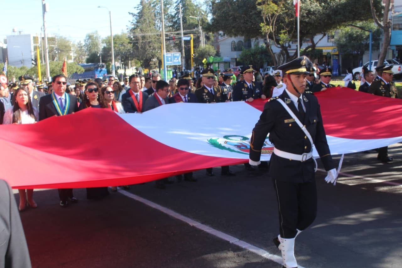 Paseo de la bandera en el 146° Aniversario de la Batalla de Arica y renovación del juramento de fidelidad a la bandera. (Foto: Álvaro Figueroa/@photo.gec)