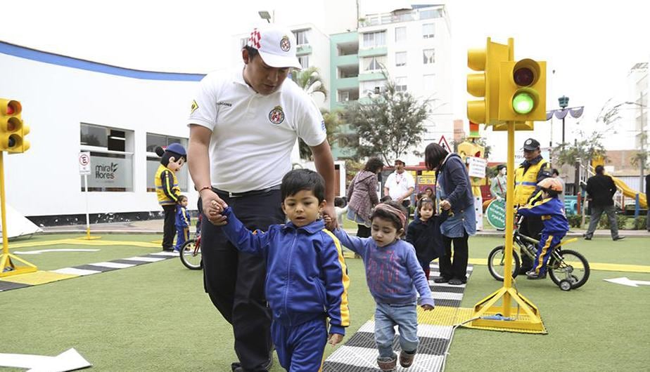 La seguridad vial se ha vuelto prioritaria debido al aumento de accidentes en 2024, lo que resalta la necesidad de implementar programas de educación vial infantil para formar futuras generaciones responsables y conscientes en las vías públicas.