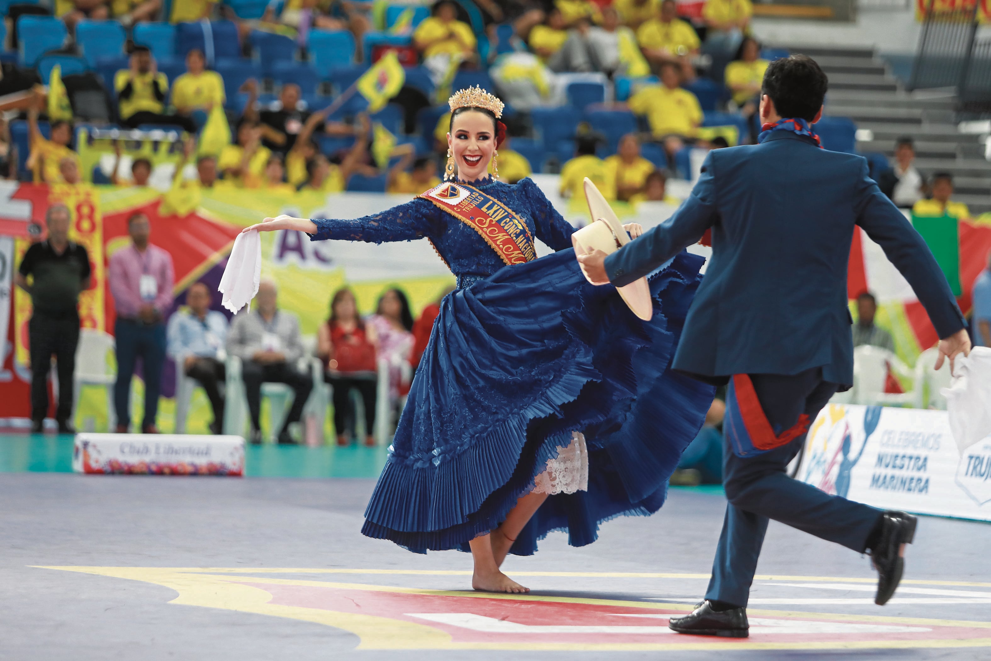 Garbo, picardía y elegancia de la mujer peruana, un sello distintivo en cada competencia de marinera.