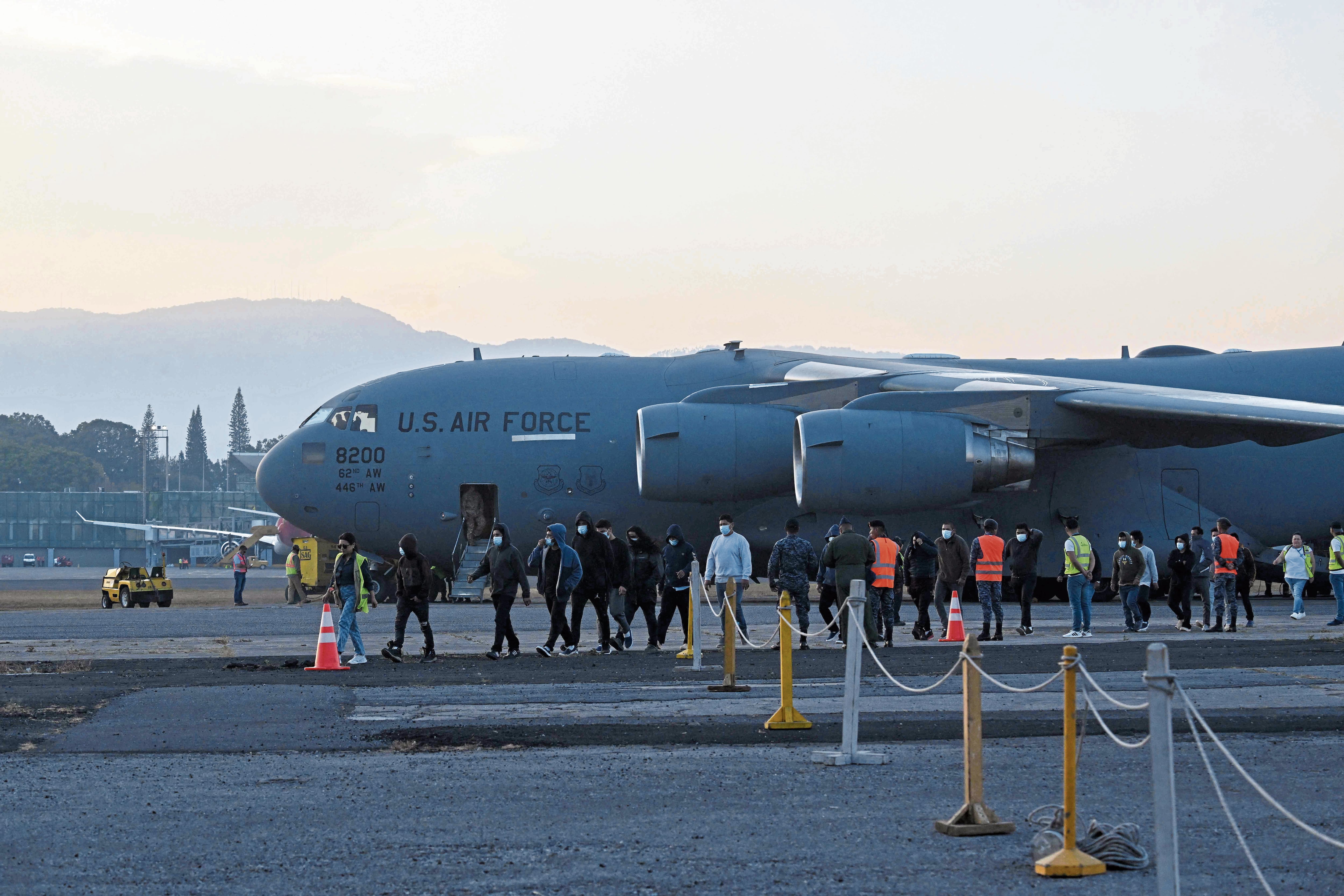 Compatriotas pidieron su traslado, confirmó Cancillería, pese a que ese país africano está en grave crisis. (Photo by JOHAN ORDONEZ / AFP)