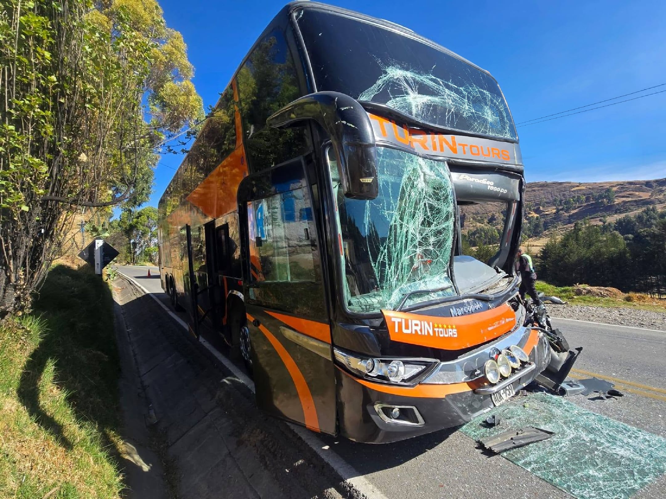 Jauja: bus interprovincial choca contra camión y deja un conductor herido en la Carretera Central
