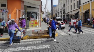 Ambulantes toman las calles del Cercado de Arequipa por Año Nuevo
