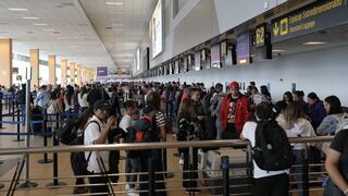 Aeropuerto Jorge Chávez: Reportan caída de una baldosa del techo, al lado del patio de comidas