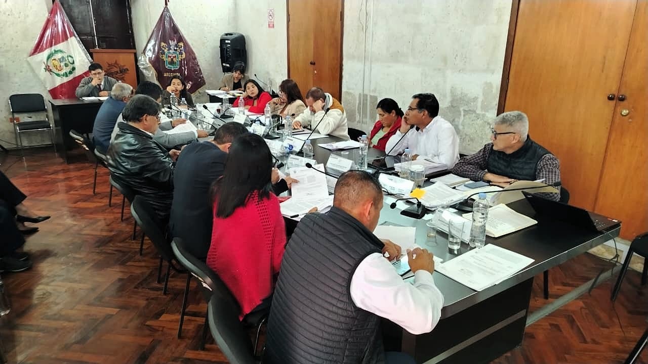 Consejero regional por Arequipa, Fernando Cornejo, advierte irregularidades en la reestructuración de Autodema. (Foto: Álvaro Figueroa/@photo.gec)