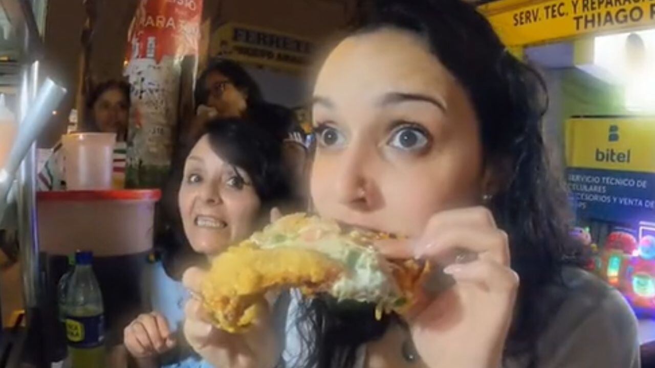 Española quedó impresionada con el pecho broaster que probó. (Foto: composición EC)