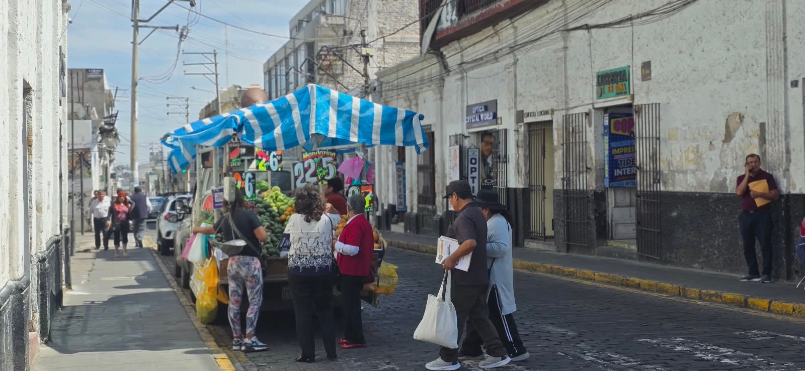 Camión de venta de fruta en la calle San José en Arequipa (Foto: GEC)