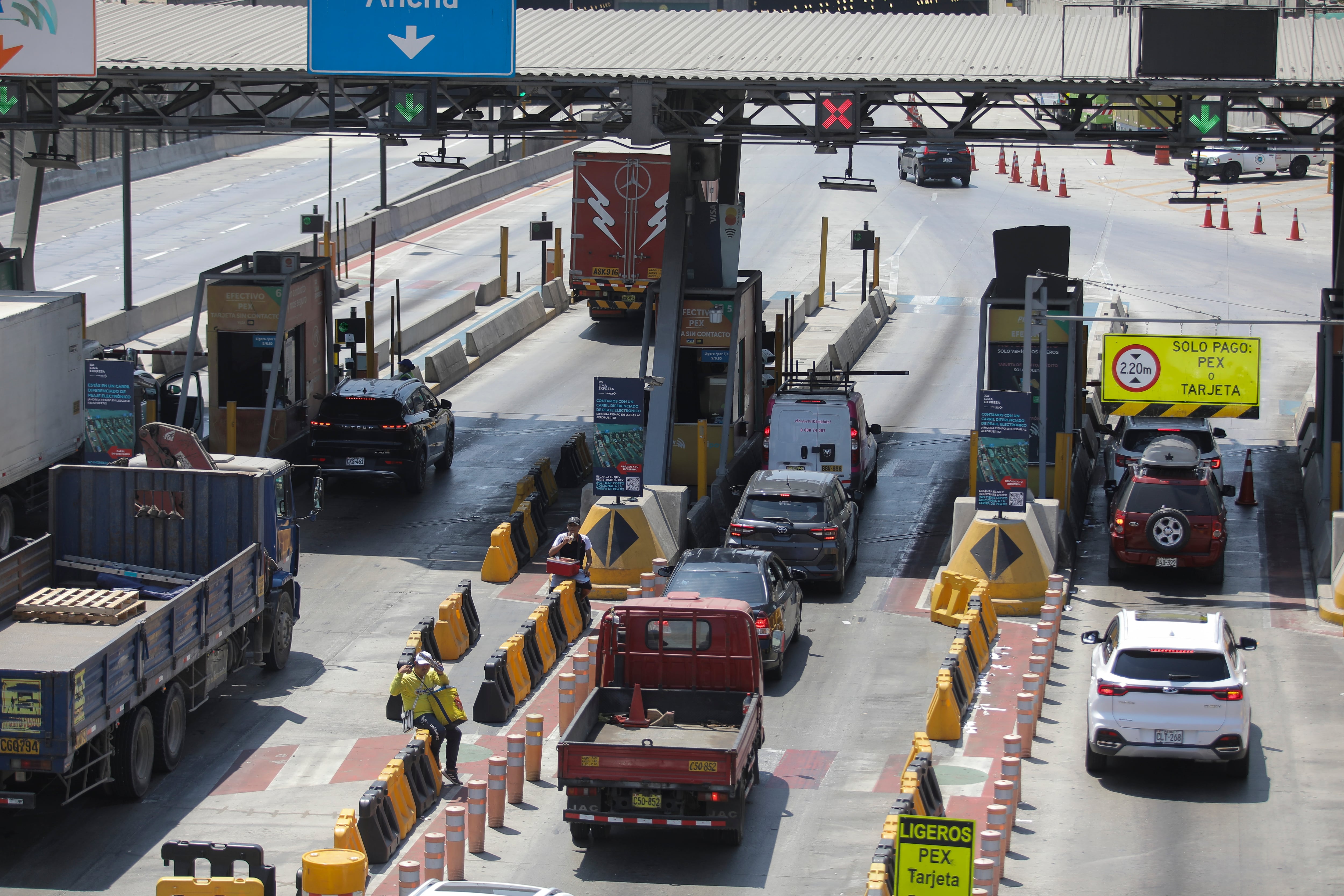 La liberación de varias casetas en la Panamericana Norte y Sur facilita el desplazamiento de quienes planean salir de la capital rumbo a la costa. Foto: GEC.