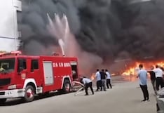 Incendio en fábrica de calzado en China deja al menos 28 muertos y decenas de sobrevivientes