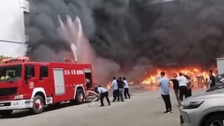 Incendio en fábrica de calzado en China deja al menos 28 muertos y decenas de sobrevivientes
