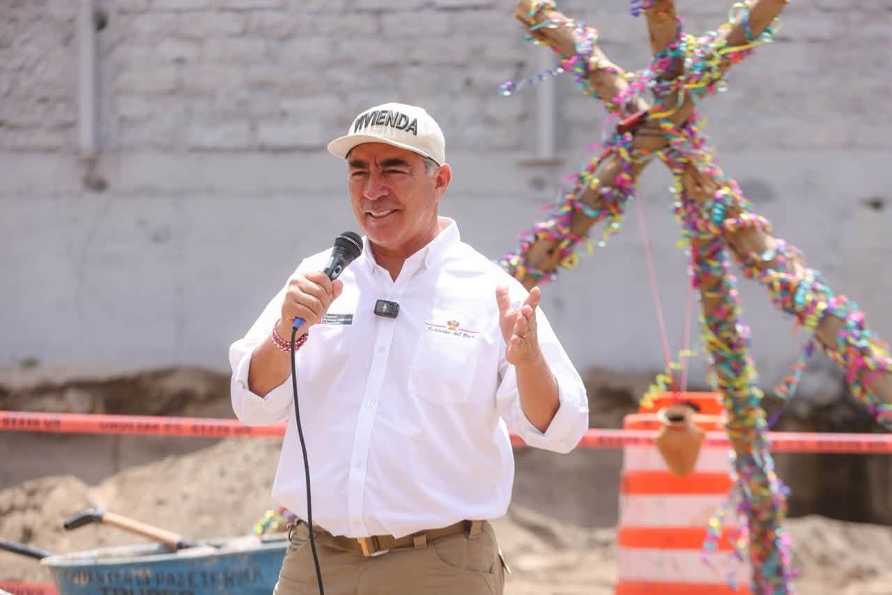 Ministro de Vivienda, Construcción y Saneamiento, Mauricio Arnillas, en Arequipa. Foto: Ministerio de Vivienda, Construcción y Saneamiento.