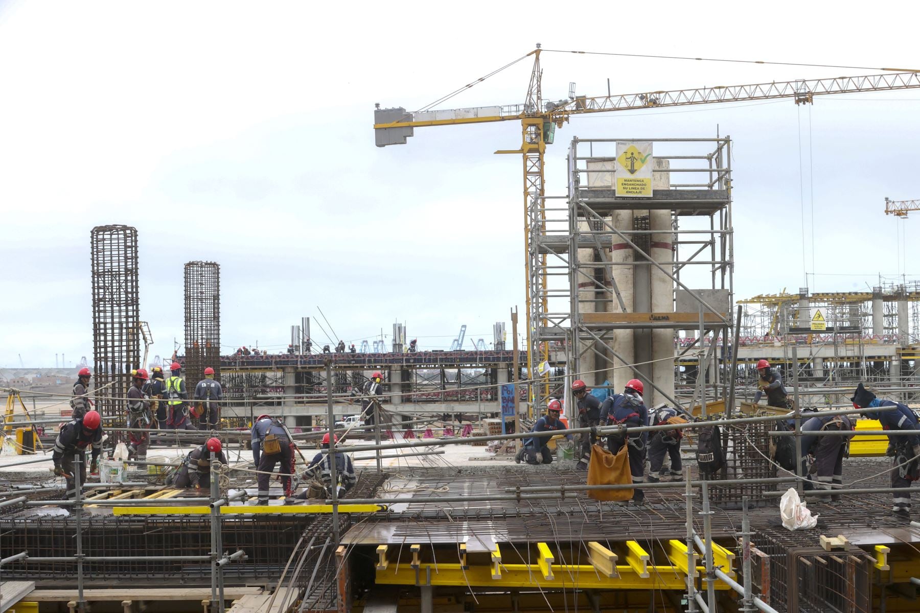 El sector construcción ha registrado un buen desempeño en los primeros meses de este año y se estima que en abril habría crecido a dos dígitos, producto de la actividad inmobiliaria, entre ellas la autoconstrucción. (Fuente: Andina)