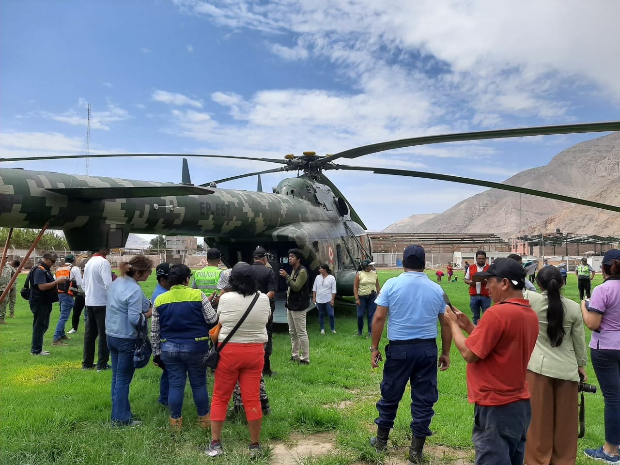 Helicóptero con ayuda humanitaria. Foto: Difusión.