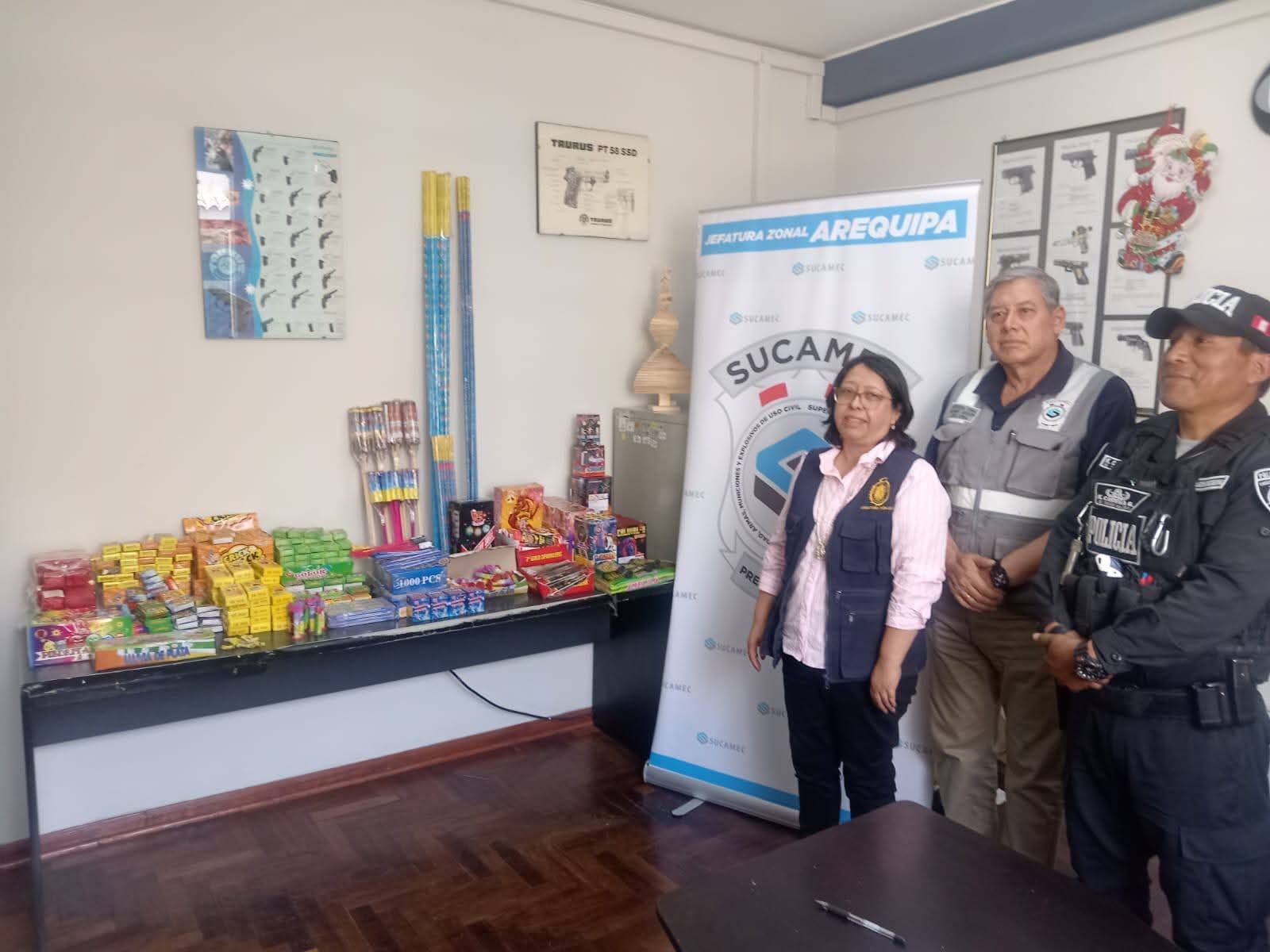 Decomisaron pirotécnicos en Arequipa. Foto: Fiscalía.