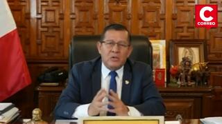 Eduardo Salhuana defiende permanencia de Yessenia Lozano pese a cuestionamientos por viaje y tesis