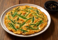 Aprende a preparar pajeon, el panqueque salado coreano más popular