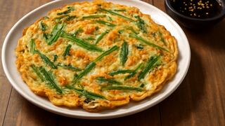 Aprende a preparar pajeon, el panqueque salado coreano más popular