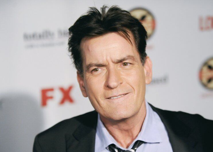 A Charlie Sheen lo despidieron de la comedia “Two and a half men” porque llegaba borracho al set de grabación. (Foto: Getty I.)
