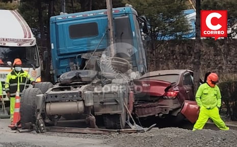 La Oroya: Tráiler impacta contra auto y deja herido a policía en la Carretera Central