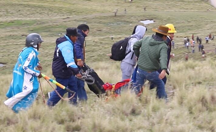 Dos mil pobladores se enfrentan a pedradas en tradicional combate a 4 mil m.s.n.m. (Foto: Juan Sequeiros)