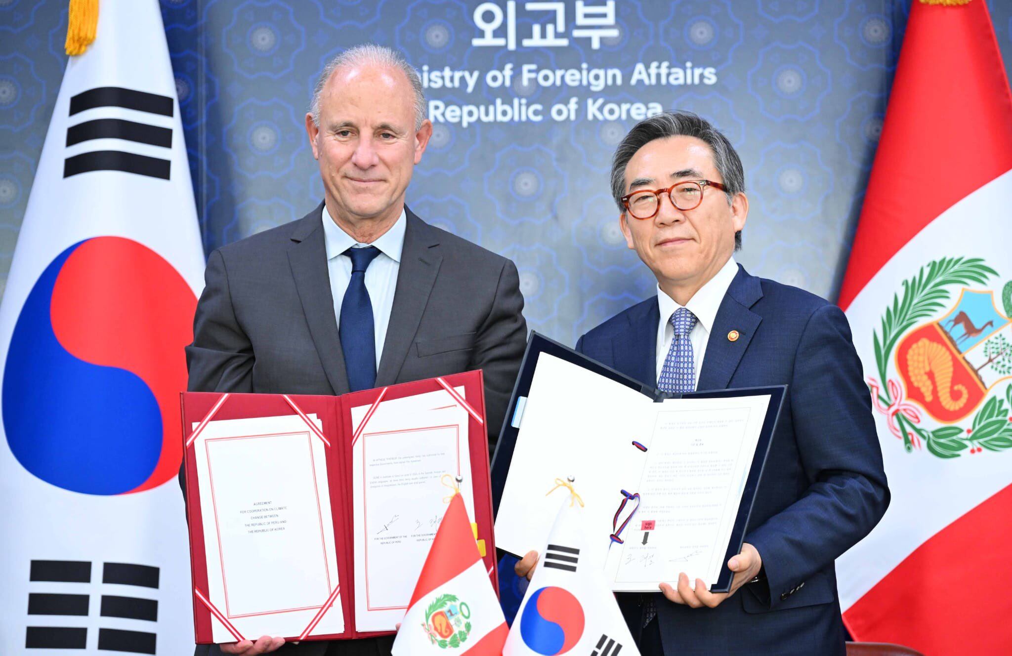 El acuerdo fue suscrito en la capital surcoreana por González-Olaechea y su homólogo surcoreano, Cho Tae-yul.