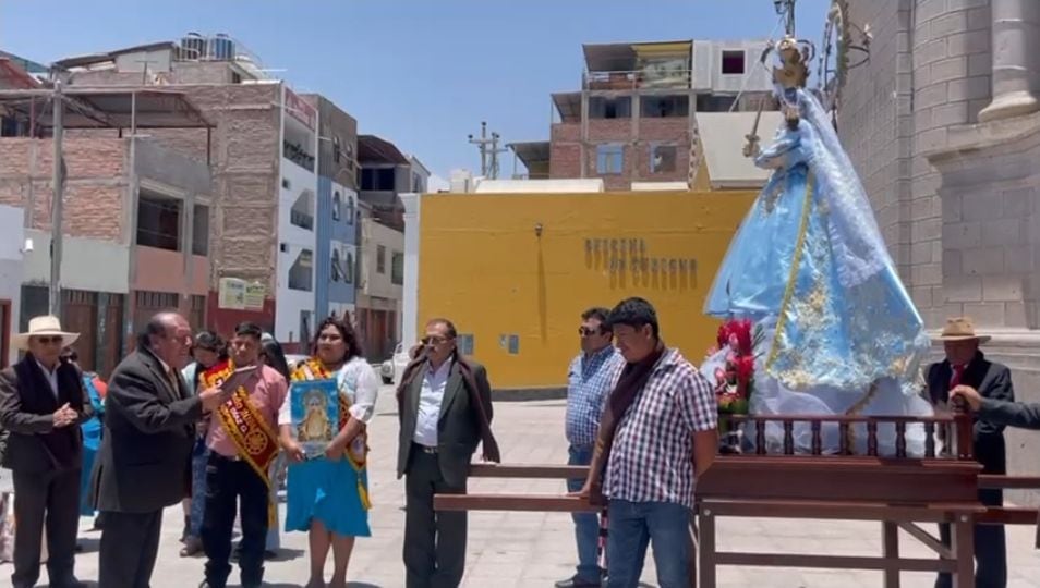 En el atrio de la cocatedral se inició la procesión de la imagen de la Virgen de la Candelaria. (Foto: Difusión)