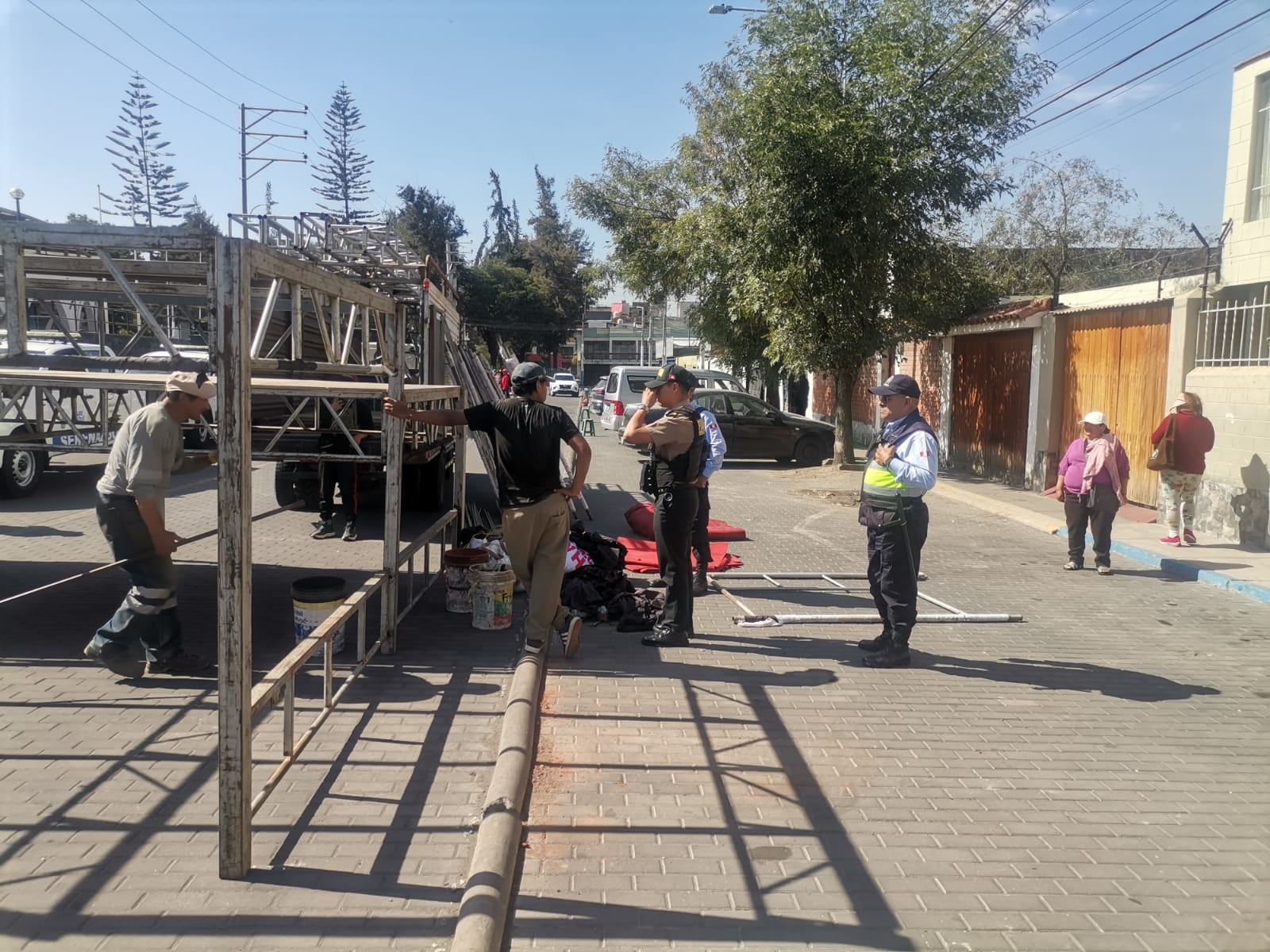 Retiran el estrado que se armaba para el mitin de Jorge Nieto en Arequipa (Foto: MPA)