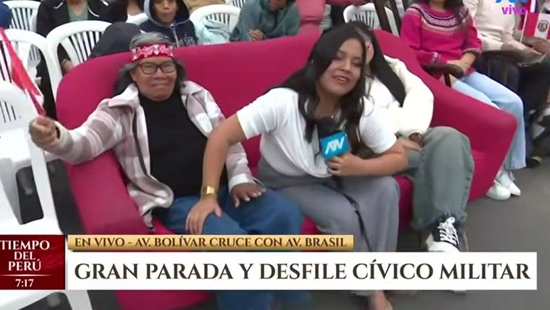 La asistente llegó desde la madrugada a la avenida Brasil con el objetivo de asegurar un lugar cómodo para seguir la tradicional ceremonia. FOTO: ATV