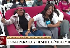 Mujer sorprende al llevar su propio mueble para ver la Gran Parada y Desfile Cívico Militar